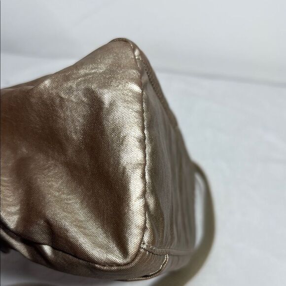 Kipling Gold Crossbody Bag with Adjustable Strap and Textured Finish - Picture 7 of 15